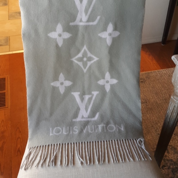 Louis Vuitton Accessories - Authentic Cashmere  Louis Vuitton Scarf